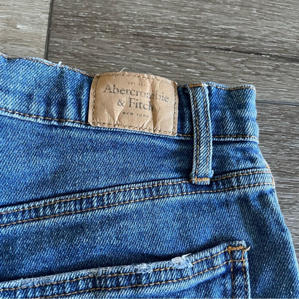 Abercrombie & Fitch High Rise Jean shorts Size 27/4 Medium Wash - Picture 7 of 8